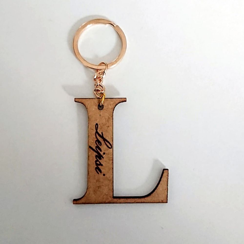 Llavero inicial madera