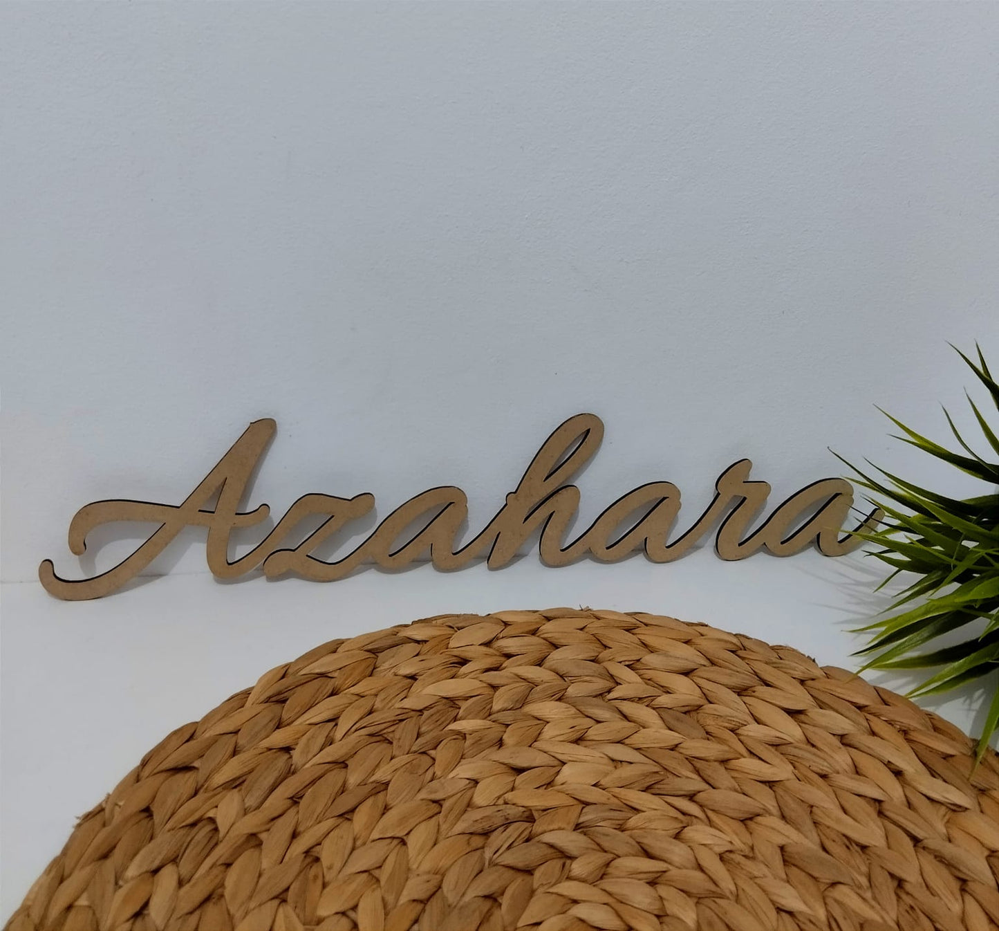 Nombre decorativo madera
