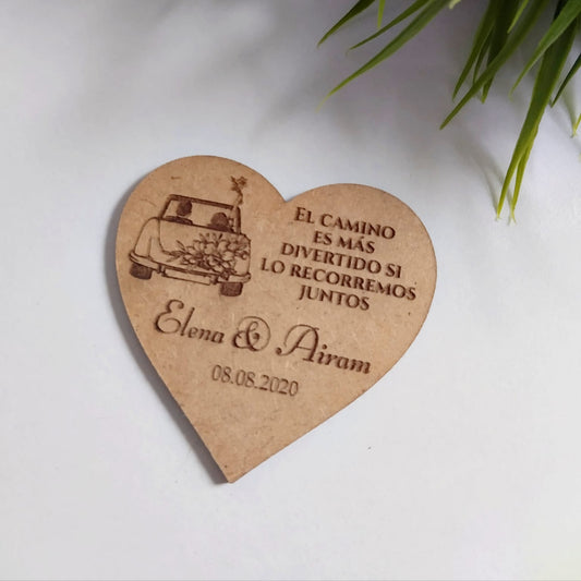 Recordatorio imán de boda de madera corazón personalizado