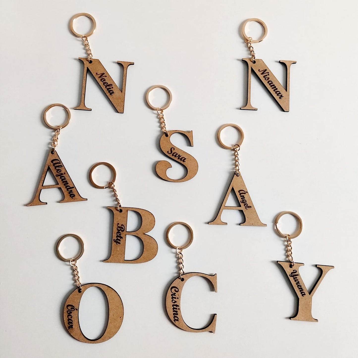 Llavero inicial madera