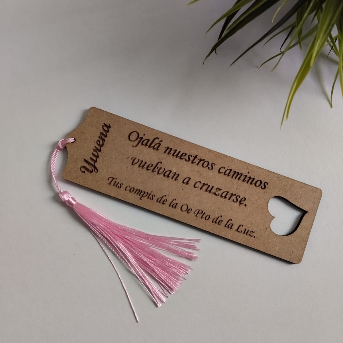 Marcapáginas de madera personalizado