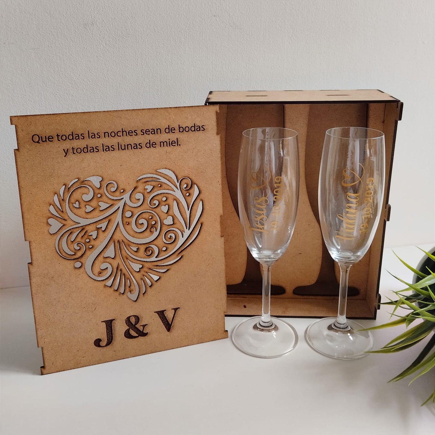 Caja de madera personalizada copas boda