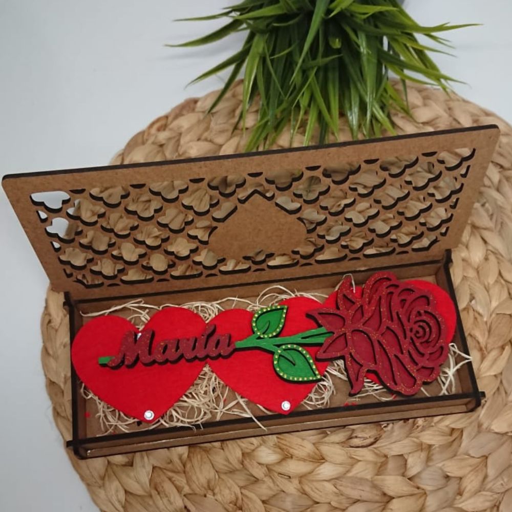 Rosa de madera con caja